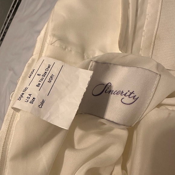 Sincerity Bridal Ivory Gown - Picture 6 of 10